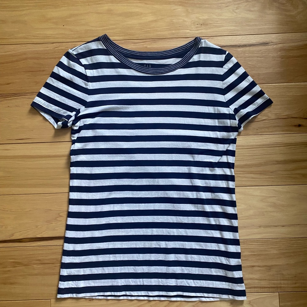 Gap navy and white stripped tee. Size women’s XS.